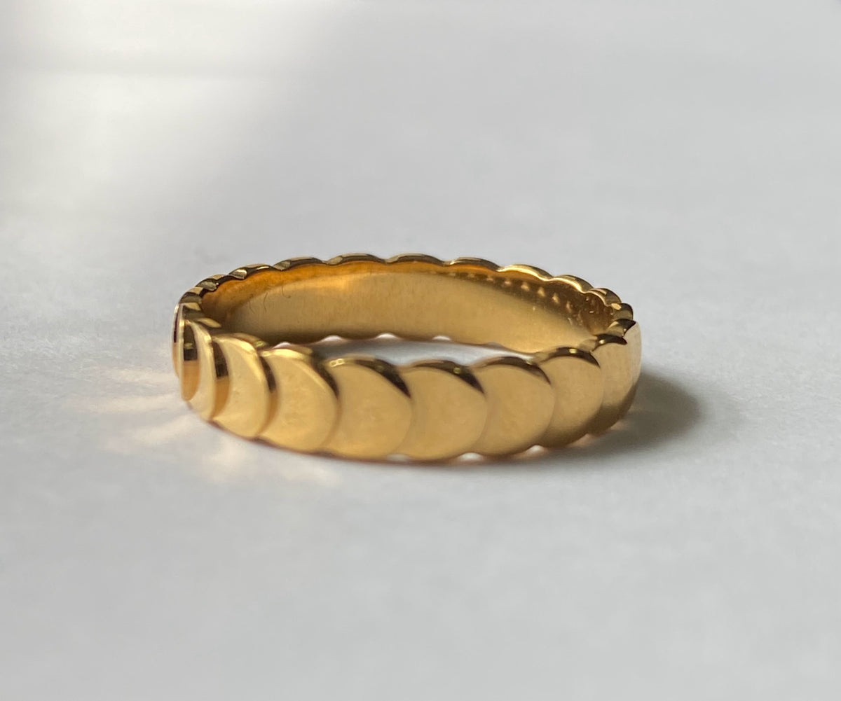 Golden Geometric Ring